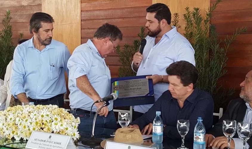 Rondônia: Senadores réus prestigiam entrega de título a ministro réu