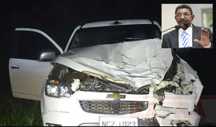 Indo de Vilhena para Pimenta Bueno, carro de deputado fica destruído após atingir bezerro na BR 364 