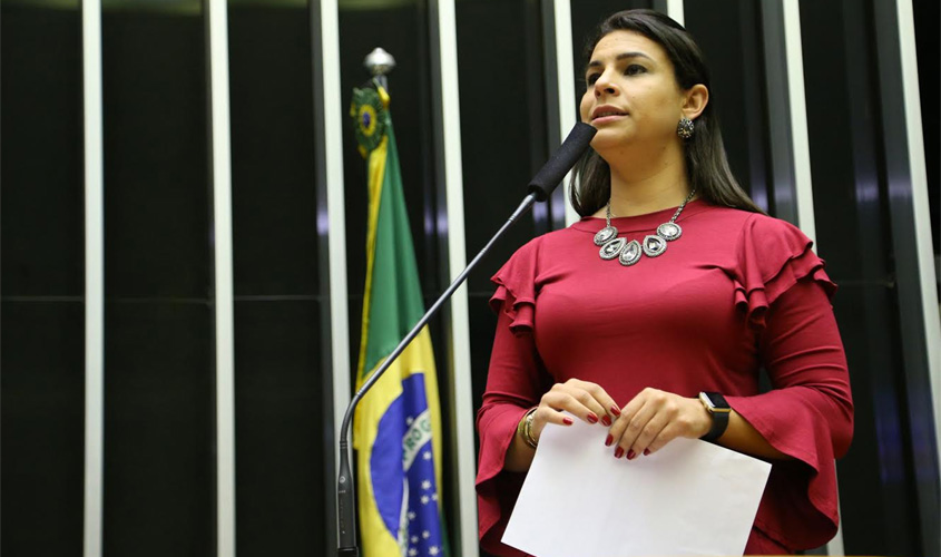Mariana Carvalho faz discurso na Câmara sobre a sua atuação parlamentar