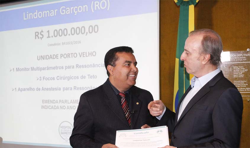 Diretor do Hospital de Câncer, Henrique Prata, faz homenagem a Lindomar Garçon em Brasília
