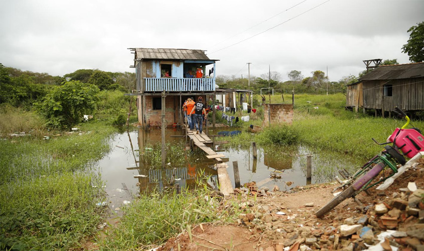 ENCHENTE: Mais de dez famílias são retiradas de áreas de risco em Porto Velho