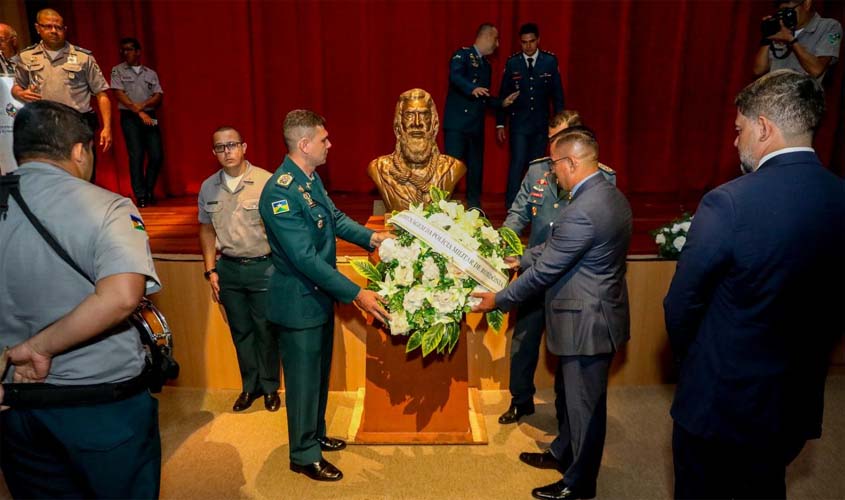Quarenta e dois militares do Corpo de Bombeiros e Polícia Militar são promovidos durante homenagem a Tiradentes