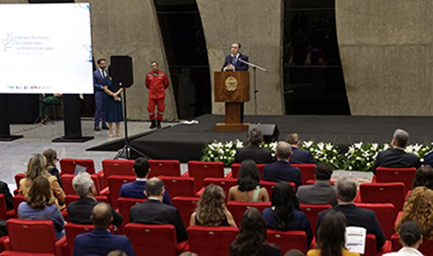 Tribunais reafirmam defesa da democracia e da liberdade de expressão na entrega do I Prêmio Nacional de Jornalismo do Judiciário