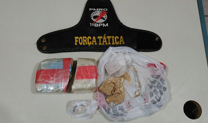 Polícia prende dupla com quase um quilo de cocaína