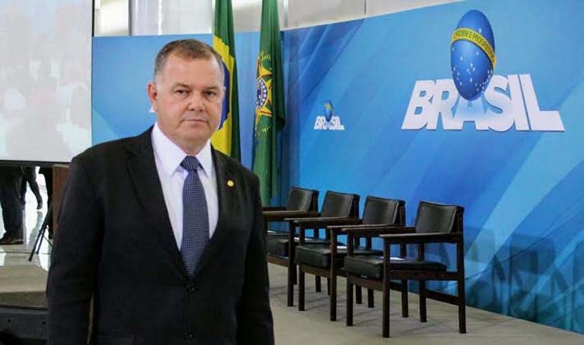 Conquista: Lei de Regularização Fundiária é sancionada e Mosquini e Confúcio participam da cerimônia em Brasília